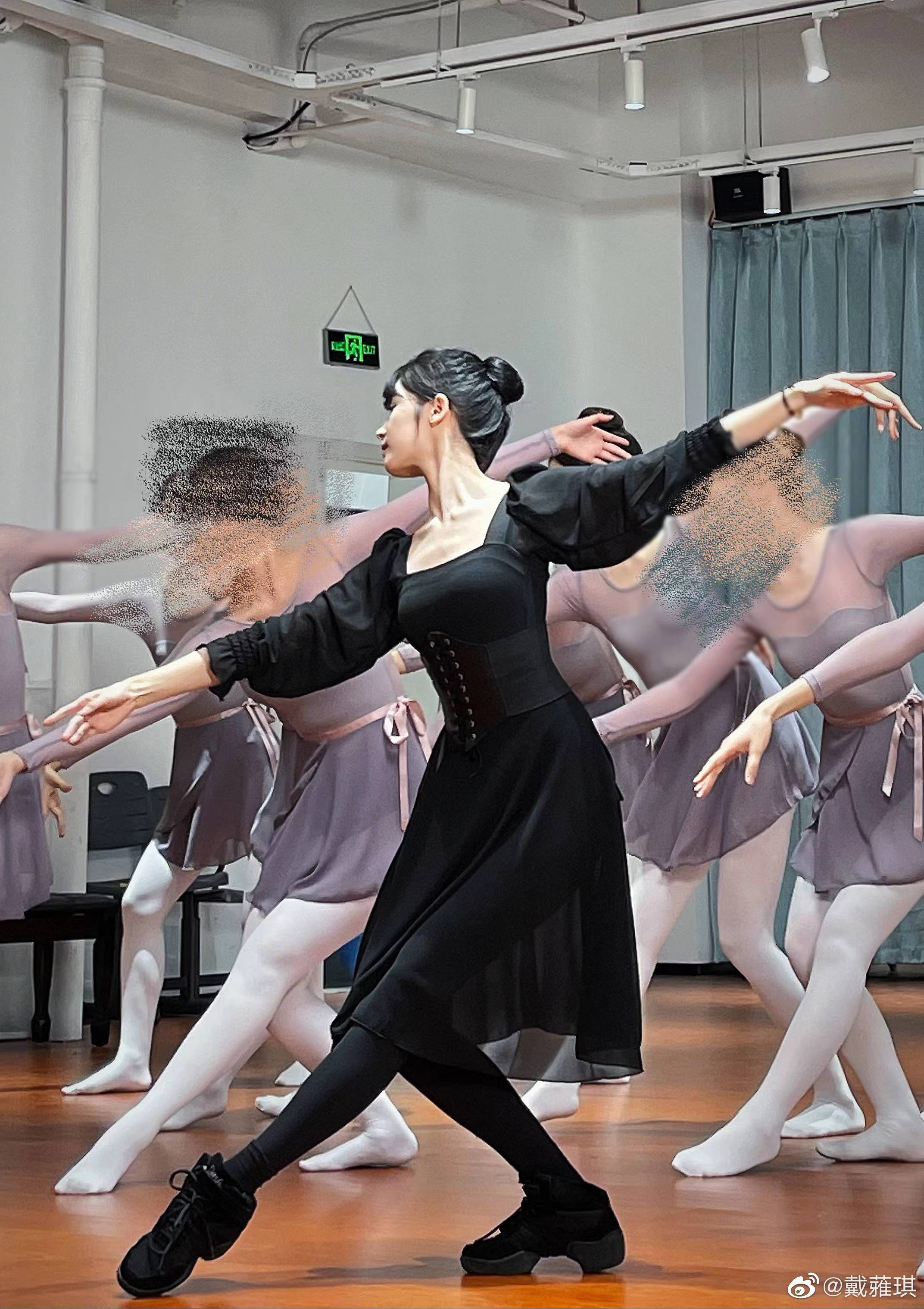 看那颗星星,正在发光(4)_剧照_侯雯元_初月