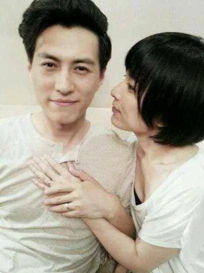 靳东李佳:爱情长跑终成眷属,甜蜜婚姻羡煞旁人!_生活_经历_过程