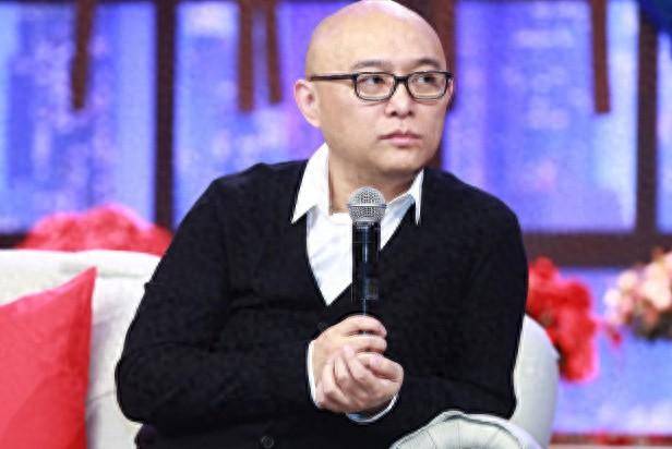 孟非,娱乐圈中的一位光头主持人,被大众熟知于相亲节目《非诚勿扰》的