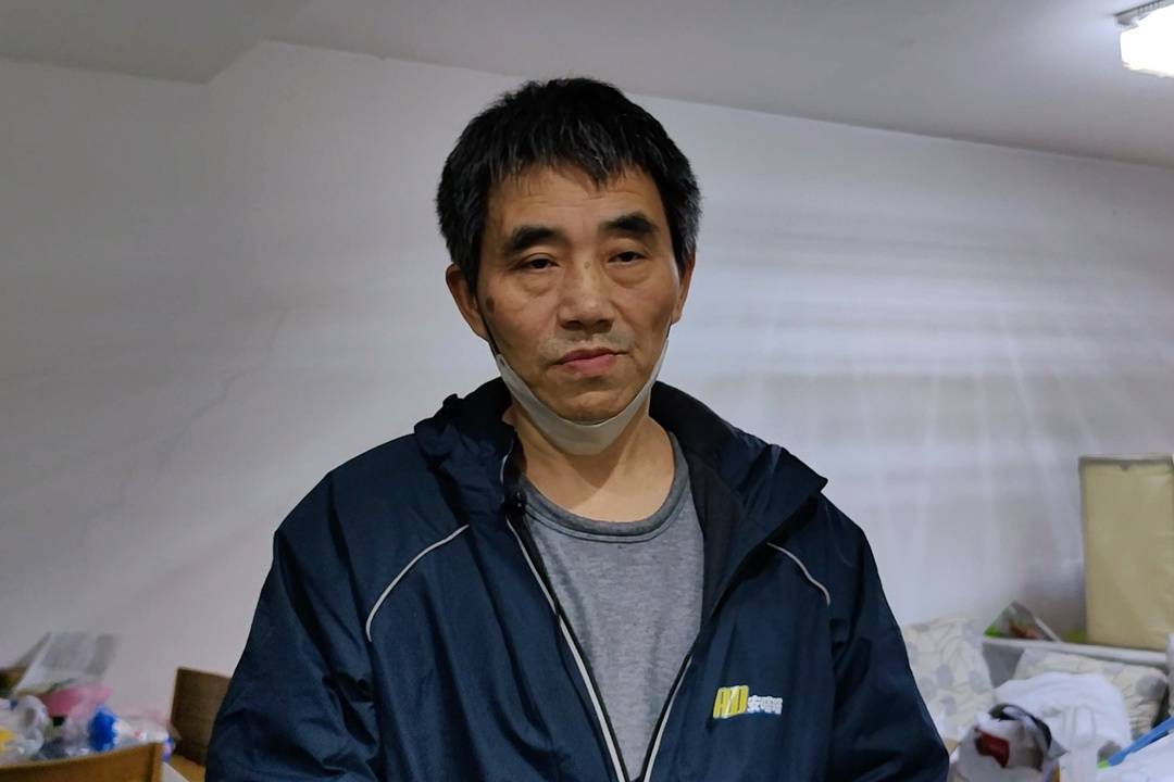 带着脑梗儿子跑车的重庆网约车司机易和平 为甘肃地震受灾群众捐赠一