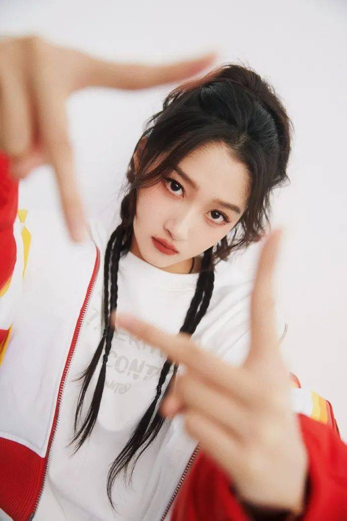 winter 20234@关晓彤工作室(*图片来源网络,封面图来源