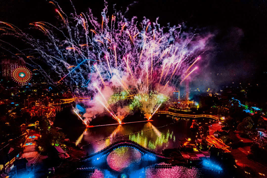 烟花秀在2023年的最后一天用绚丽的花火开启新年的璀璨02南昌市安义县