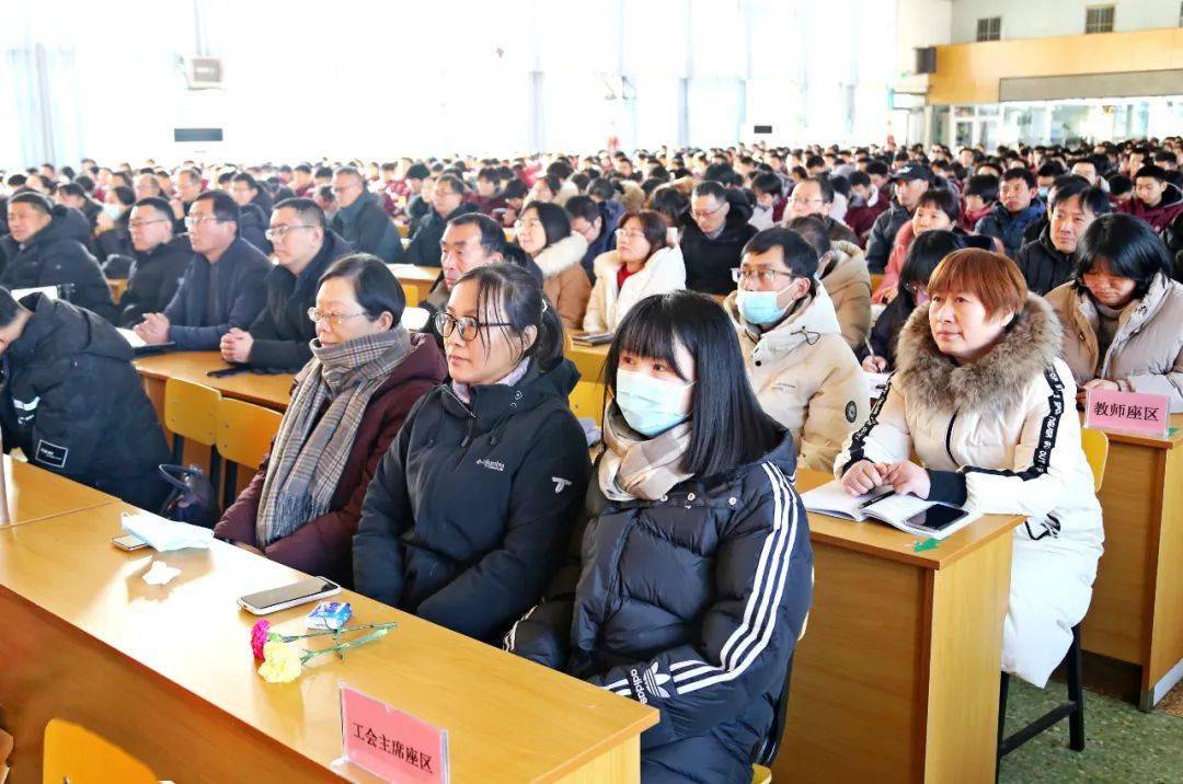 长清一中举行"筑梦泉城"劳模工匠事迹宣讲报告会