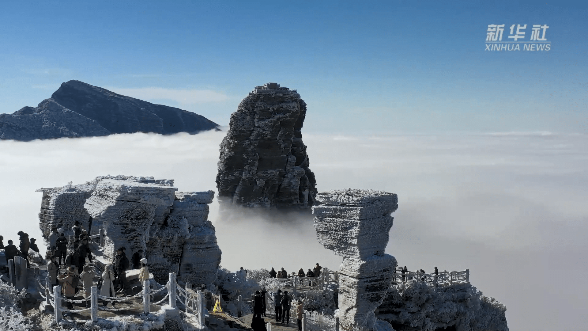 梵净山现云海雪景景观