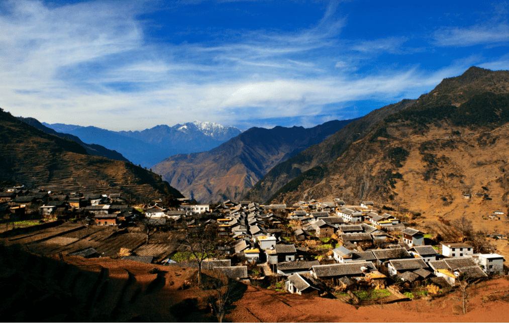 古镇里艰辛和辉煌那一段流逝在历史长河中的(岚安古寨)俯仰之间都是