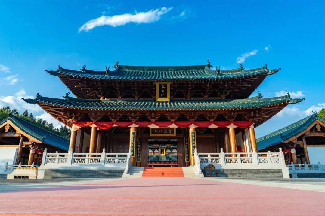 村即可,黄村卧佛位于毛家洲观景台,可从三才峰观景台自驾直达99门票