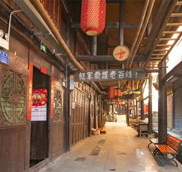 红军街居民家风家训除此之外,当地还依托红军街大力发展红色研学项目