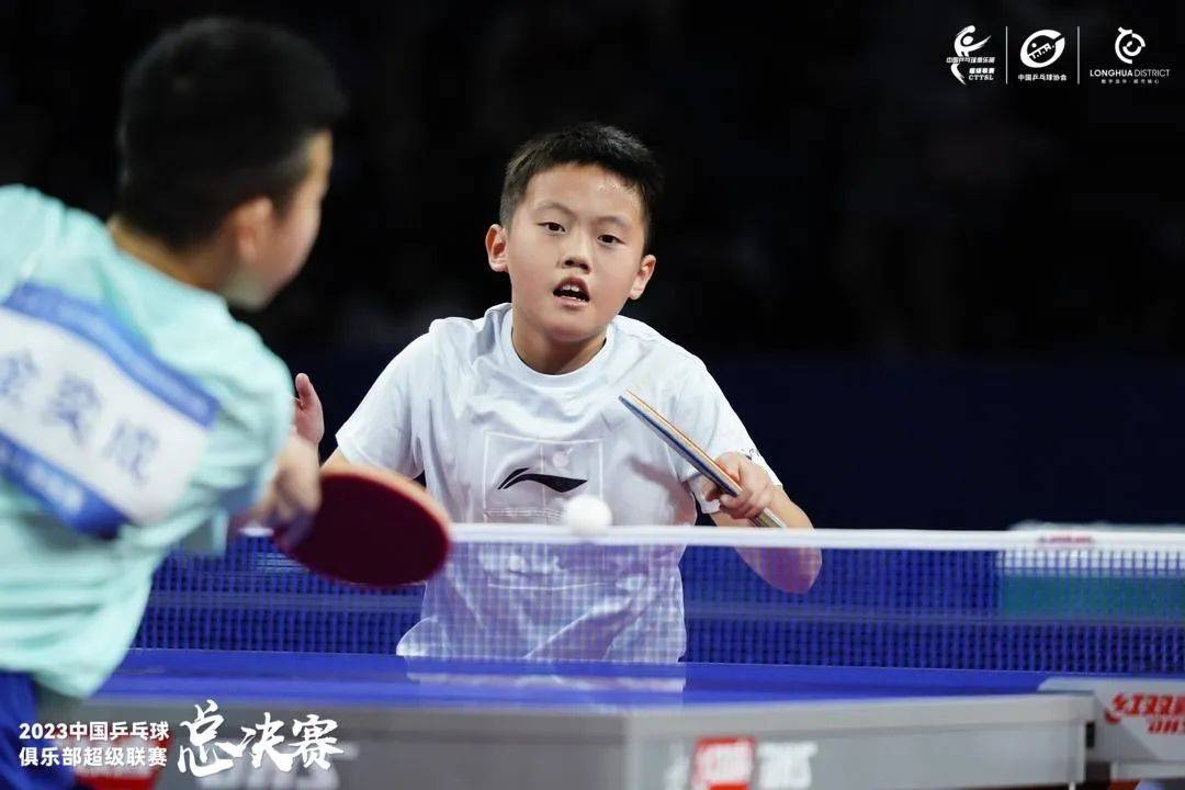 男单决赛里北京市的金奕成4比1广东省的邹都.