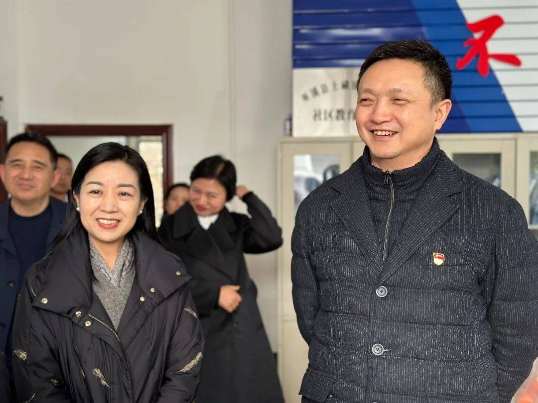 重庆医科大学附属第一医院党委书记吴昊一行赴巫溪开展捐助及调研考察