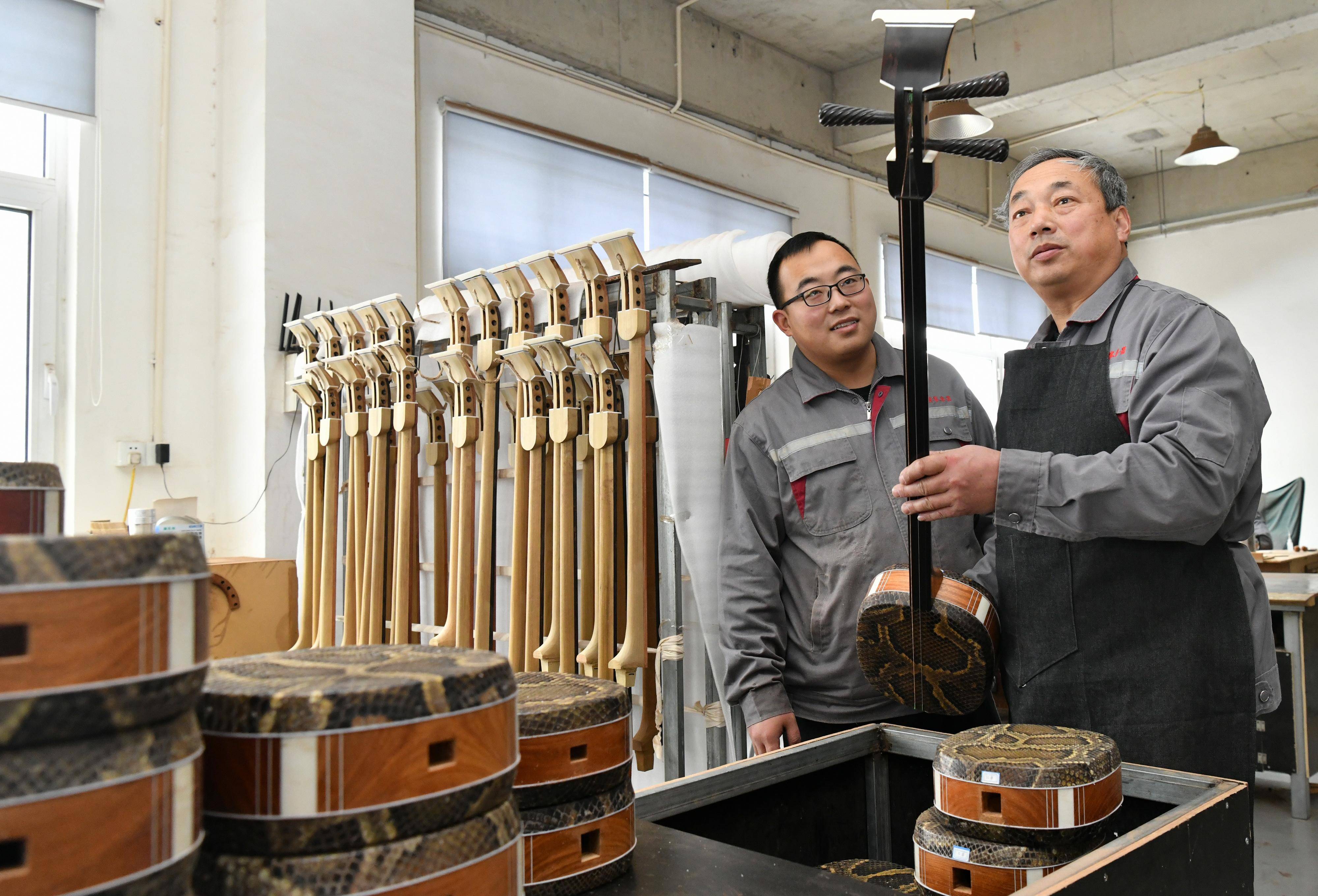 (文化)河北肃宁:传承三弦制作技艺_新华社_一家_企业
