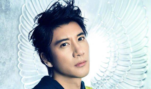 海报看歌手咖位:王力宏站c位,昔日天王靠边站,单依纯地位提高_齐秦