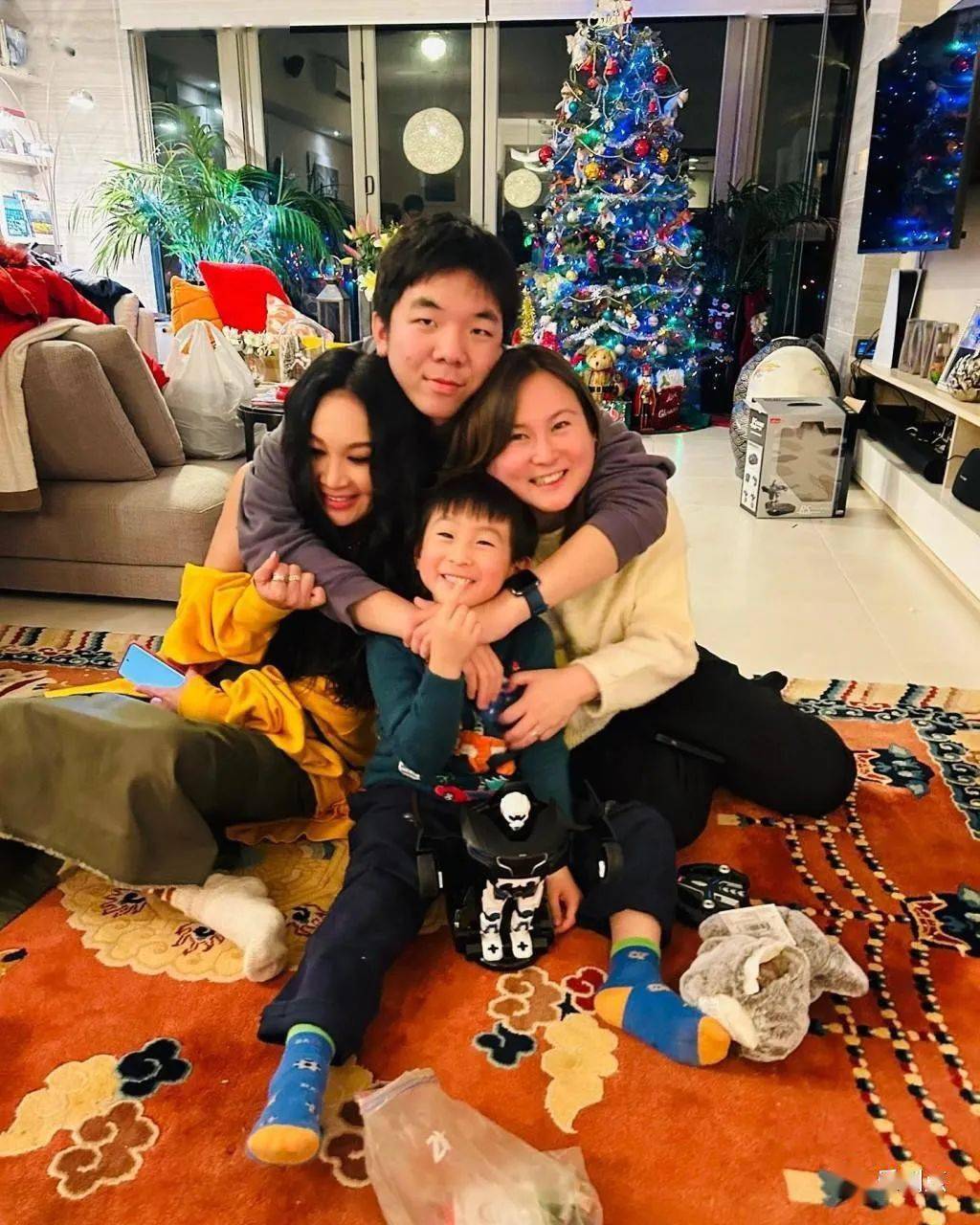 67温碧霞14岁养子急速长高!