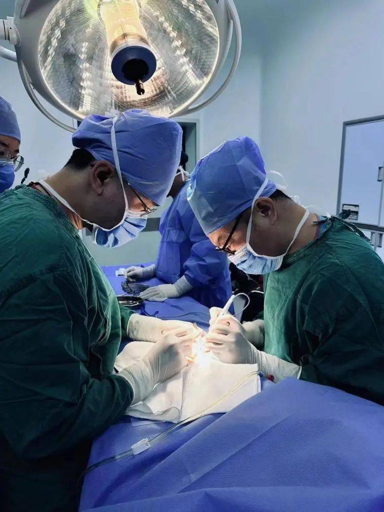 青春期男孩因下腹痛紧急就医,专科医生提醒这种症状别轻视_睾丸_检查