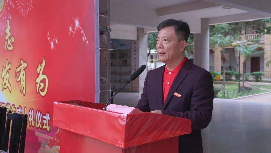 等惠安最为边远的学校任教工作,他就是现任惠安四中校长魏鸿涛同志