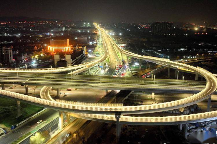 现场直击|今日0时起,青岛重庆高架路正式通车!_建设_施工_验收