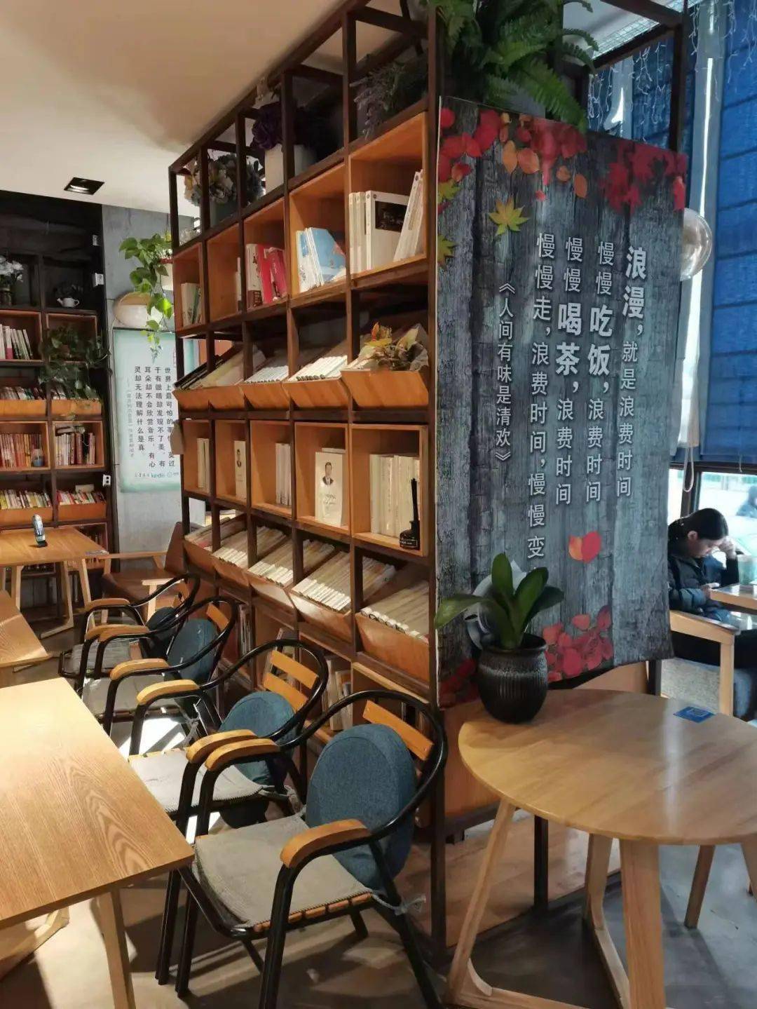 鹏翔学生公寓出门便可抵达,地理位置非常优越.