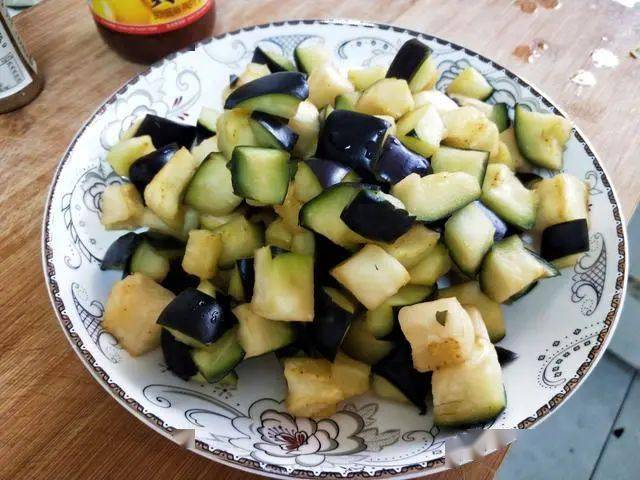 茄子肉丁打滷麵,像我這樣做,香味濃郁食慾滿滿,來上三碗吃不夠_時候