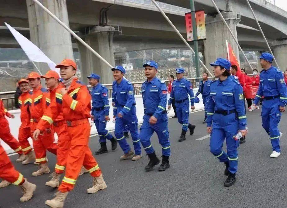 精彩瞬间活动略影集体风采12月28日,兴山县第十六届迎新年全民健身