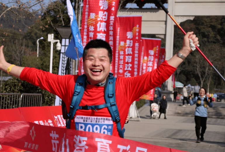 江夏近500名越野跑愛好者登山迎新年_活動_運動_體育