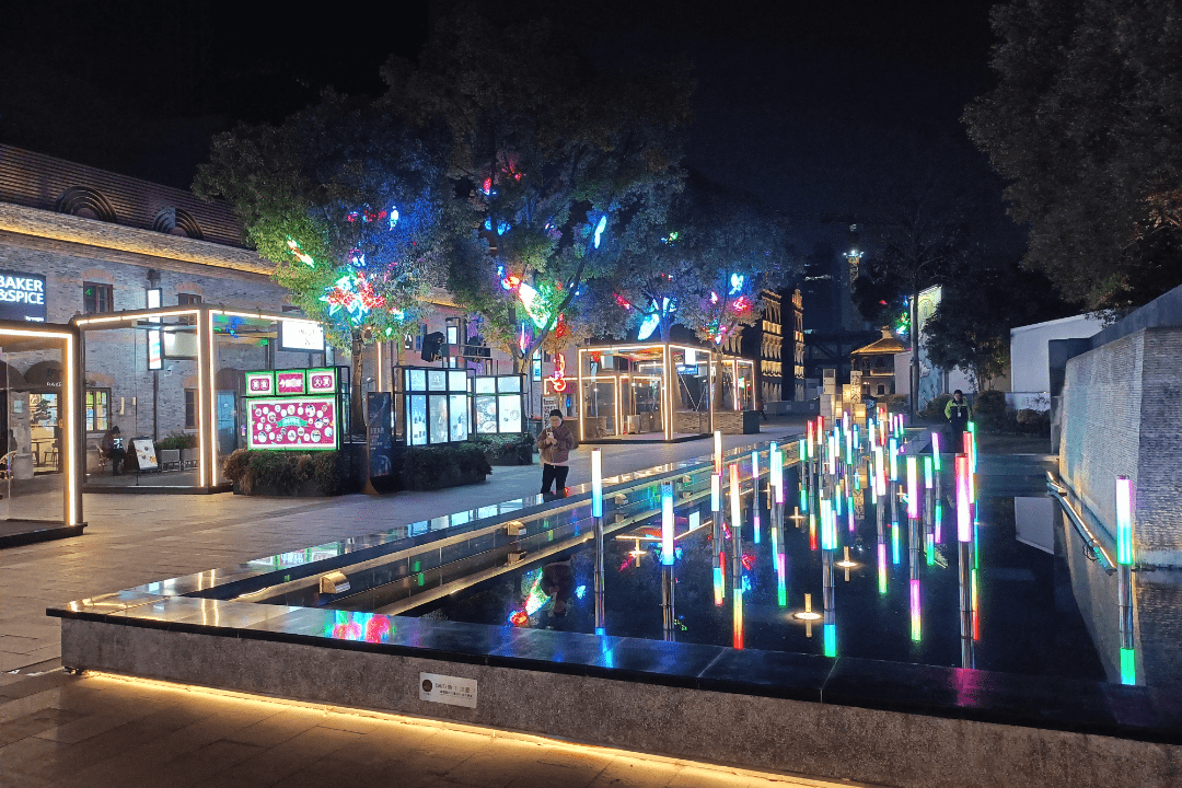 夜景灯光般绚烂多彩每一天都充满温馨与喜悦像闪烁的霓虹点亮每一个