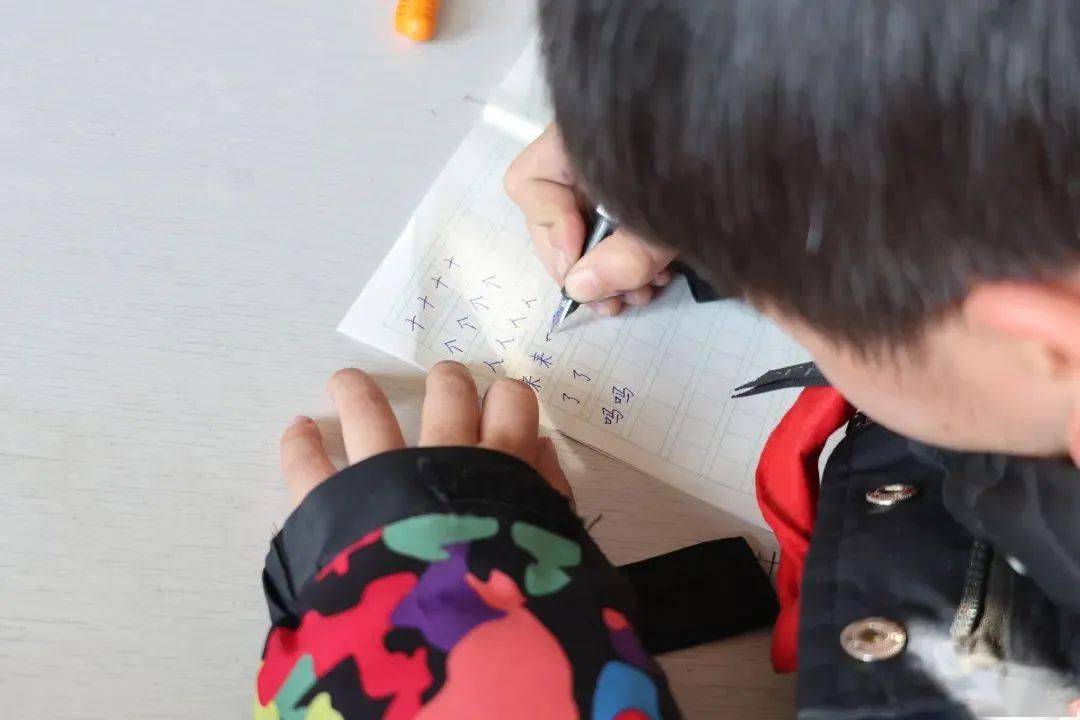 师生共韵 | 江苏省书法院,七彩语文"书法大篷车"走进扬中市崇德小学