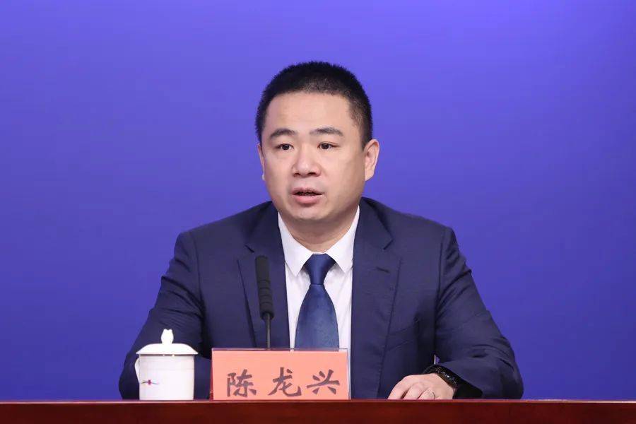 公开资料显示,陈龙兴曾任龙华区民治街道党工委书记,罗湖区政府副区长