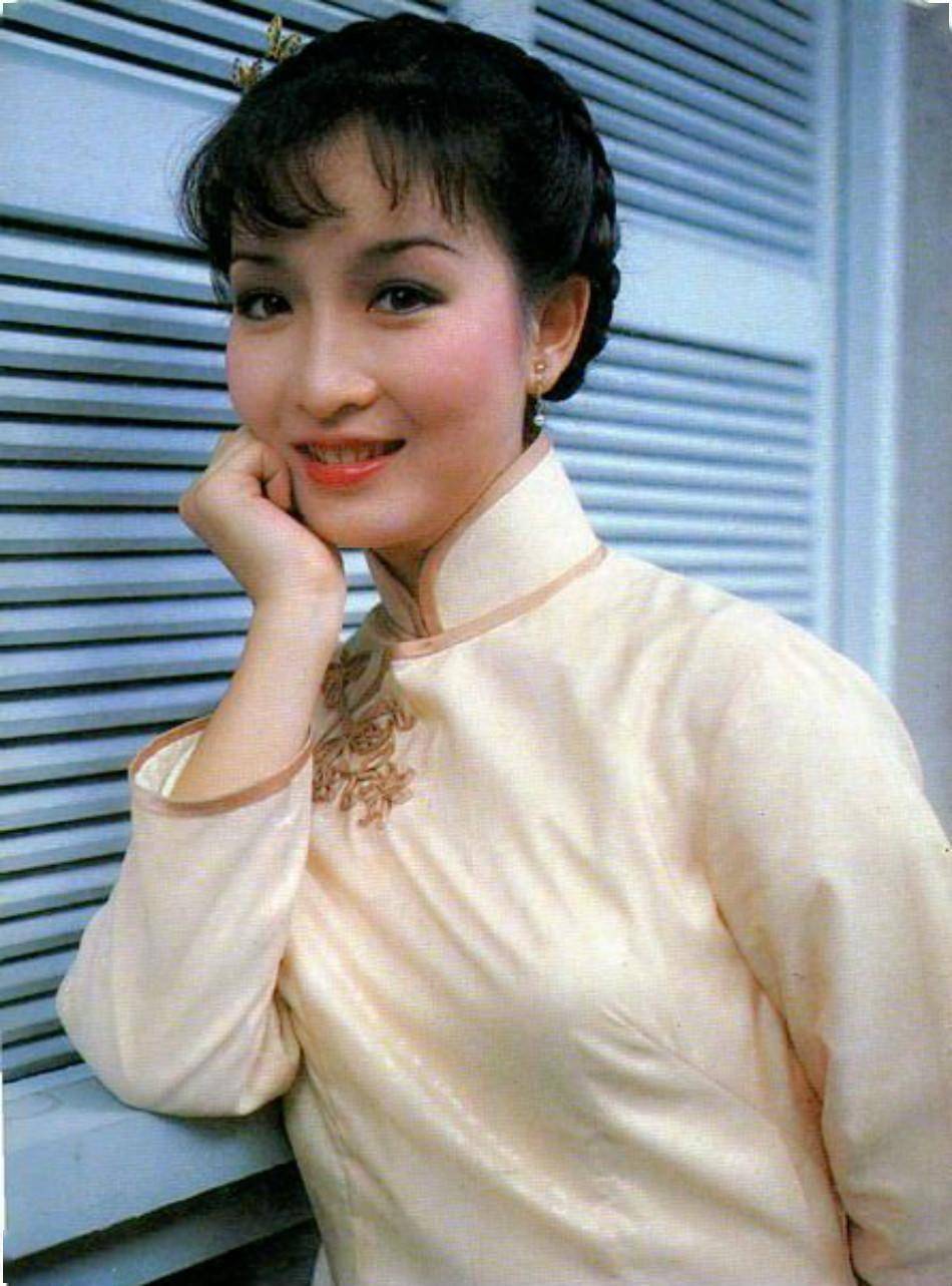 最美阿朱:曾与赵雅芝齐名,被誉为古装女神,因拍戏失去生育功能_黄杏秀